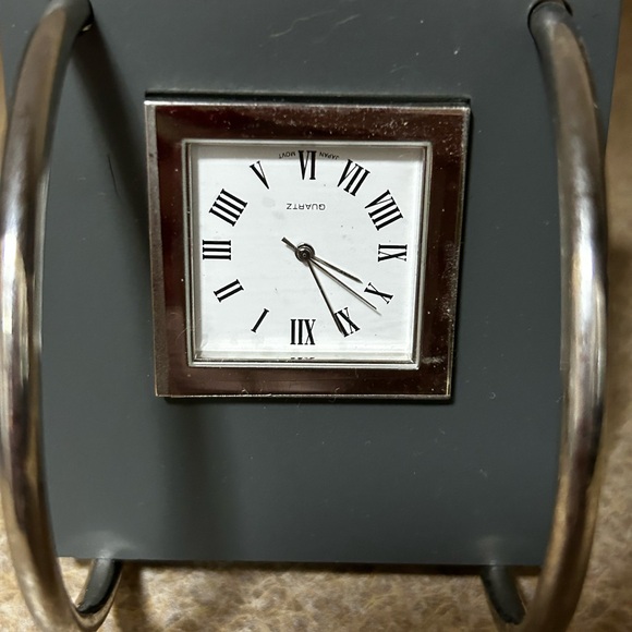 Vintage Quartz Mini Clock - Picture 4 of 13